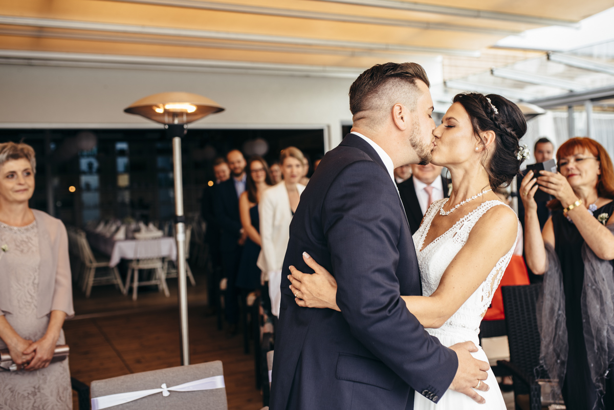 036_Hochzeit_Marina-Andreas_Frau-Kneidinger-Hochzeitsfotografin Hochzeit Marina und Andreas Feldkirchner Seen Frau Kneidinger Hochzeitsfotografin
