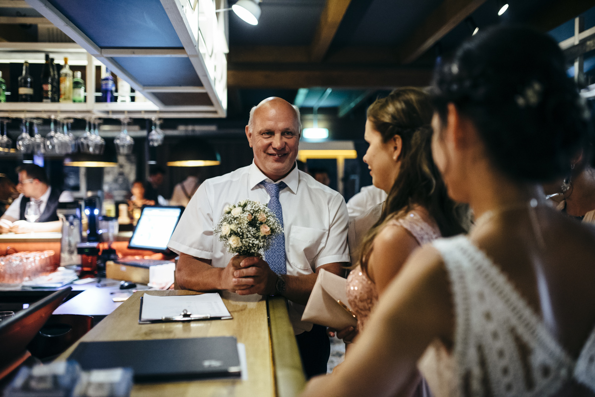 095_Hochzeit_Marina-Andreas_Frau-Kneidinger-Hochzeitsfotografin Hochzeit Marina und Andreas Feldkirchner Seen Frau Kneidinger Hochzeitsfotografin